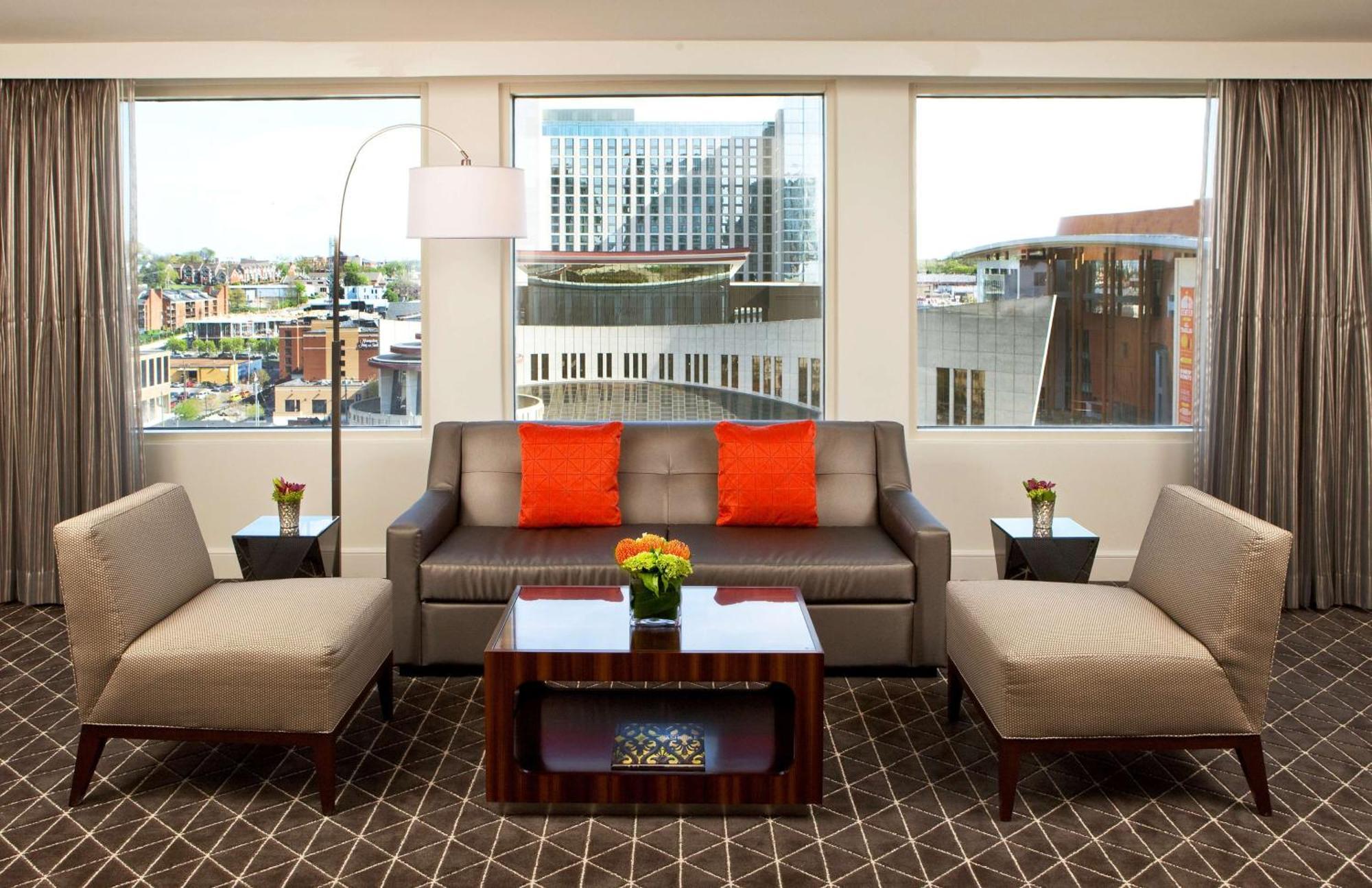 Hilton Downtown Hotel 4*